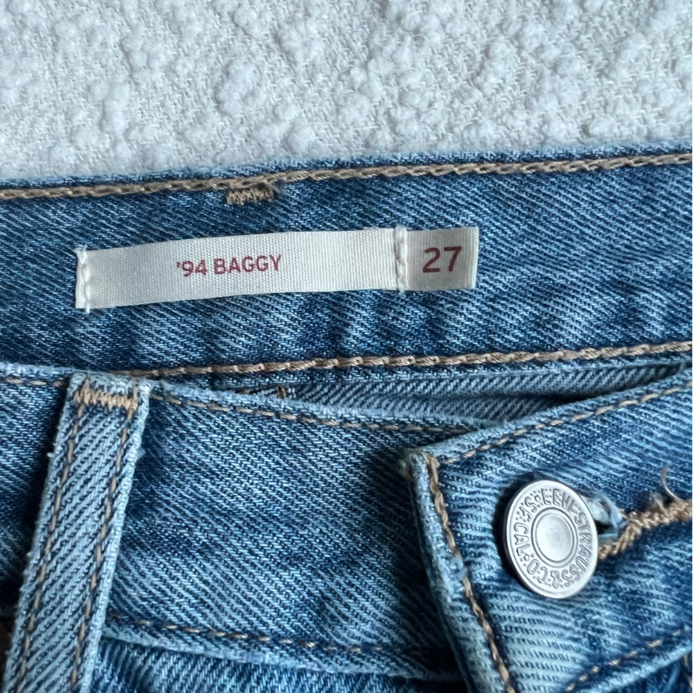 Levi’s '94 Baggy Distressed Jeans in Light Wash Blue - Size 27 - Picture 2 of 8